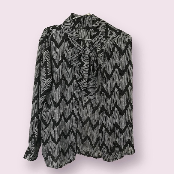 Sheer bow top - Picture 1 of 2